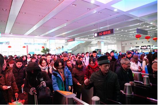 春运期间，沈阳局集团公司预计发送旅客2700万人次，同比增长5.5%，日均发送旅客67.5万人次